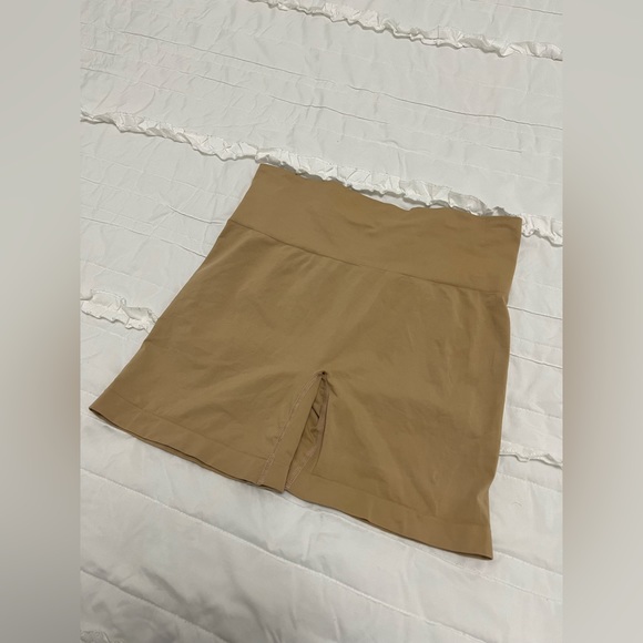 Skims 1x Shapewear - Picture 3 of 4